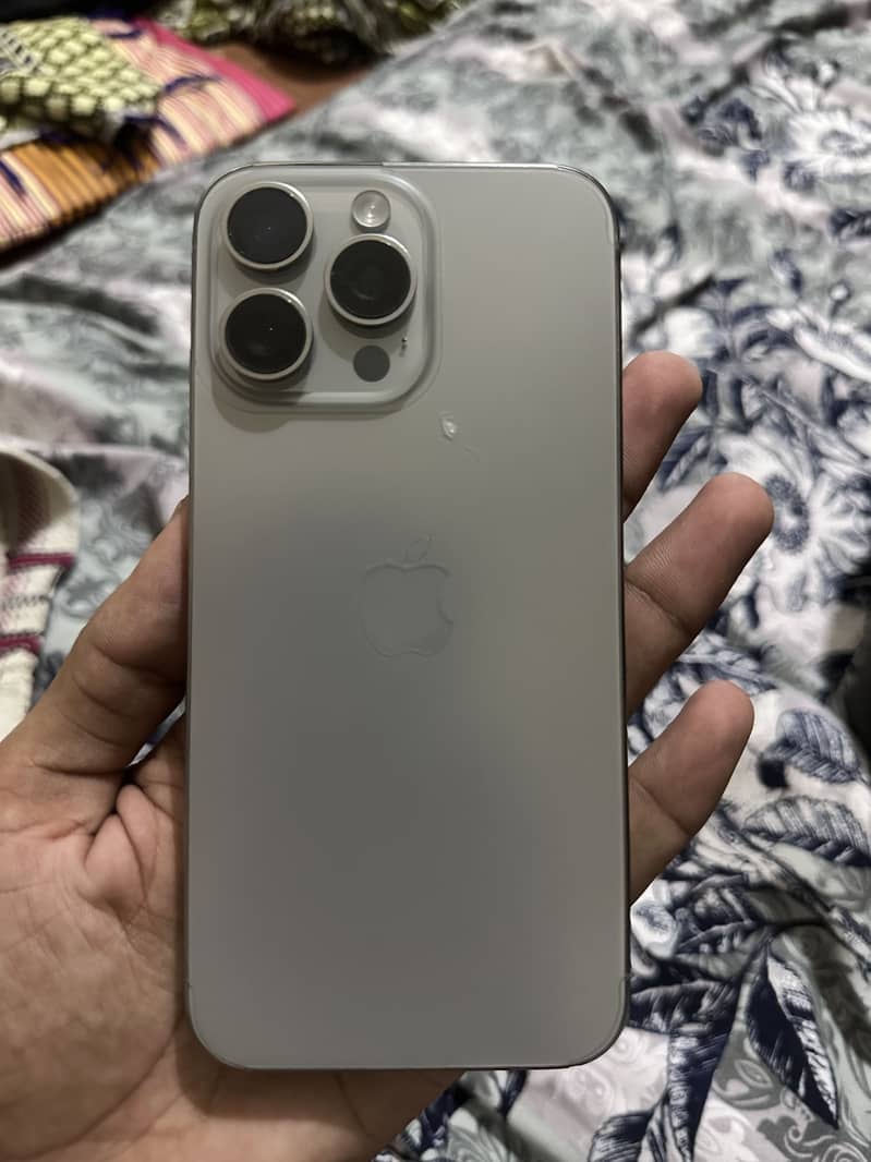 Apple iPhone 15 Pro Max 1