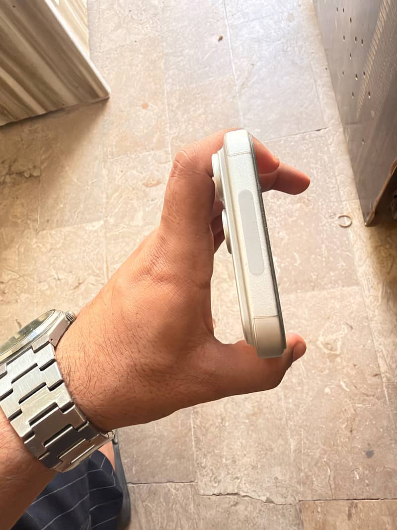 Apple iPhone 17 Pro Max 3