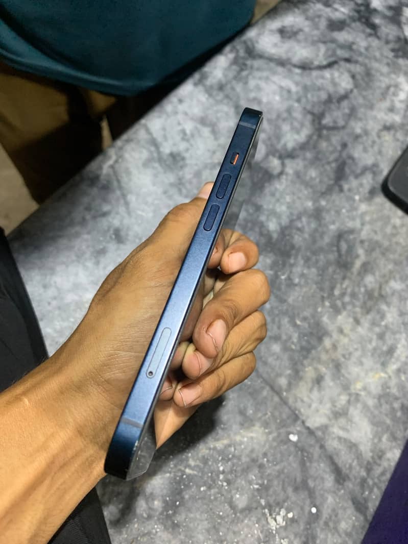 Apple iPhone 13 2