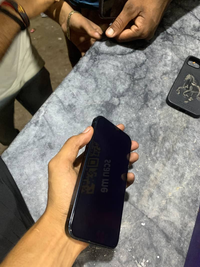 Apple iPhone 13 5