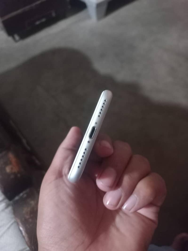 Apple iPhone 8 3