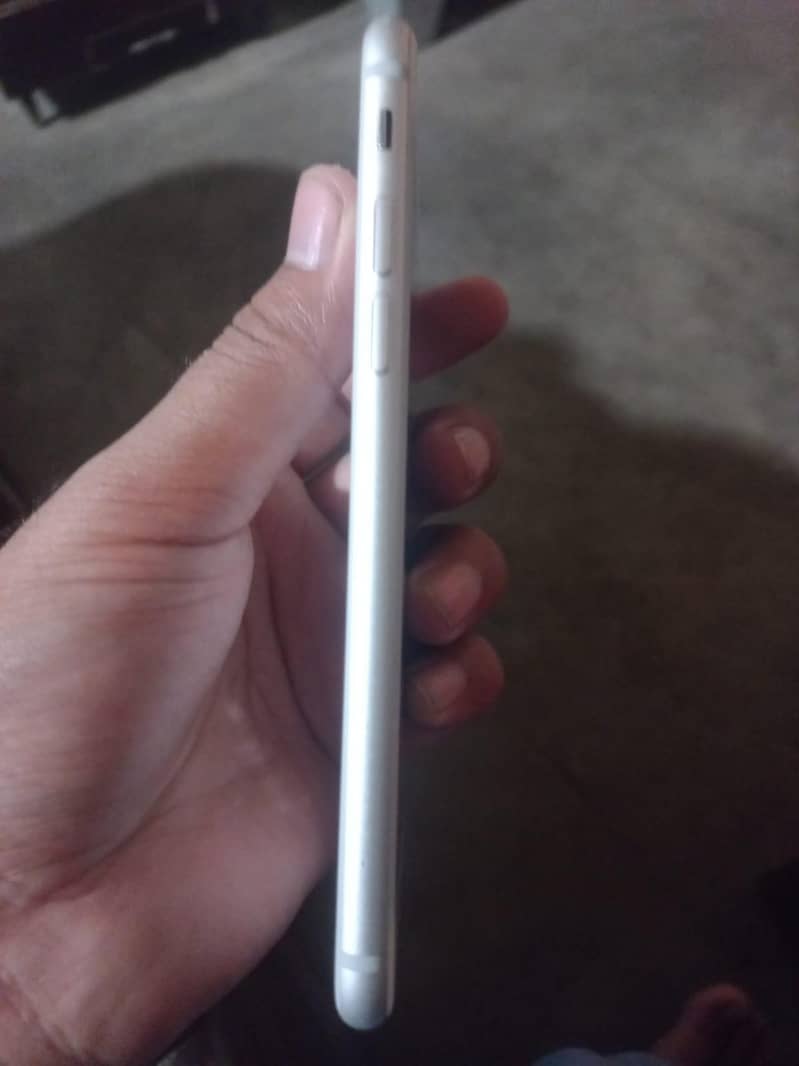 Apple iPhone 8 4
