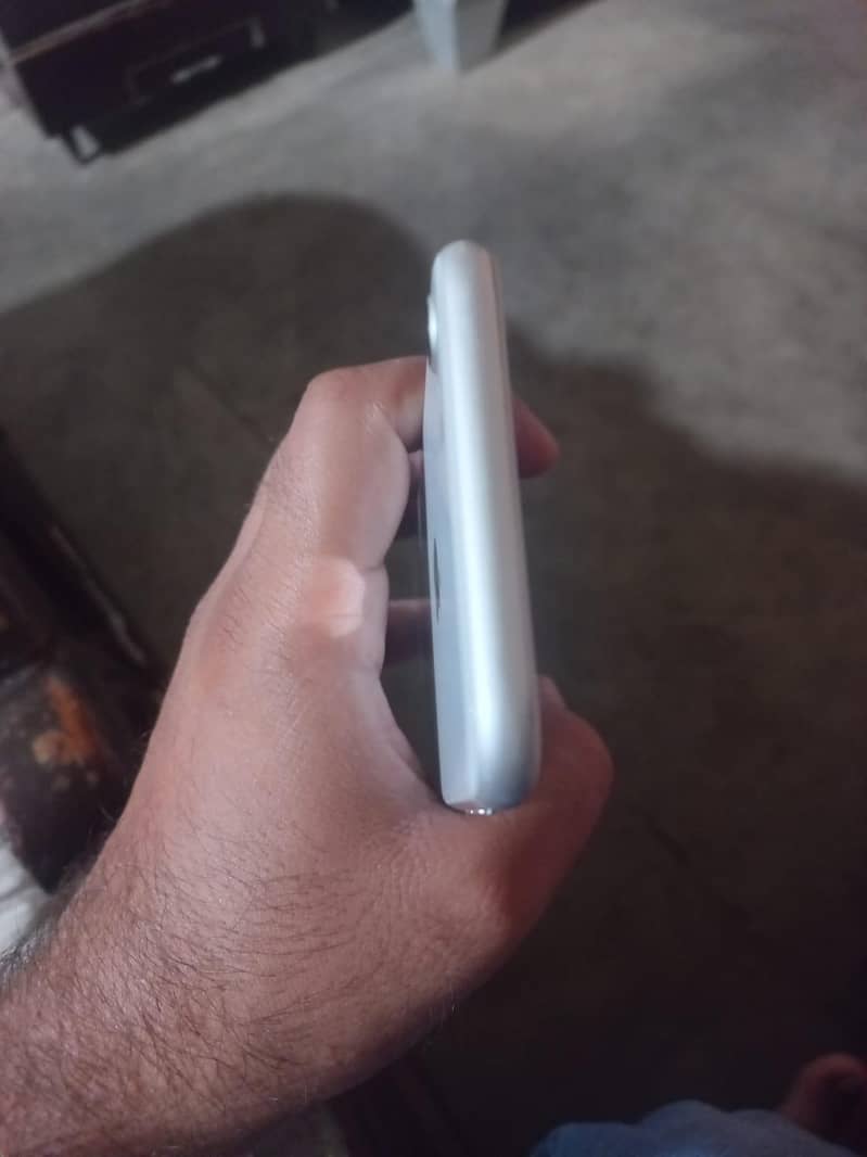 Apple iPhone 8 6