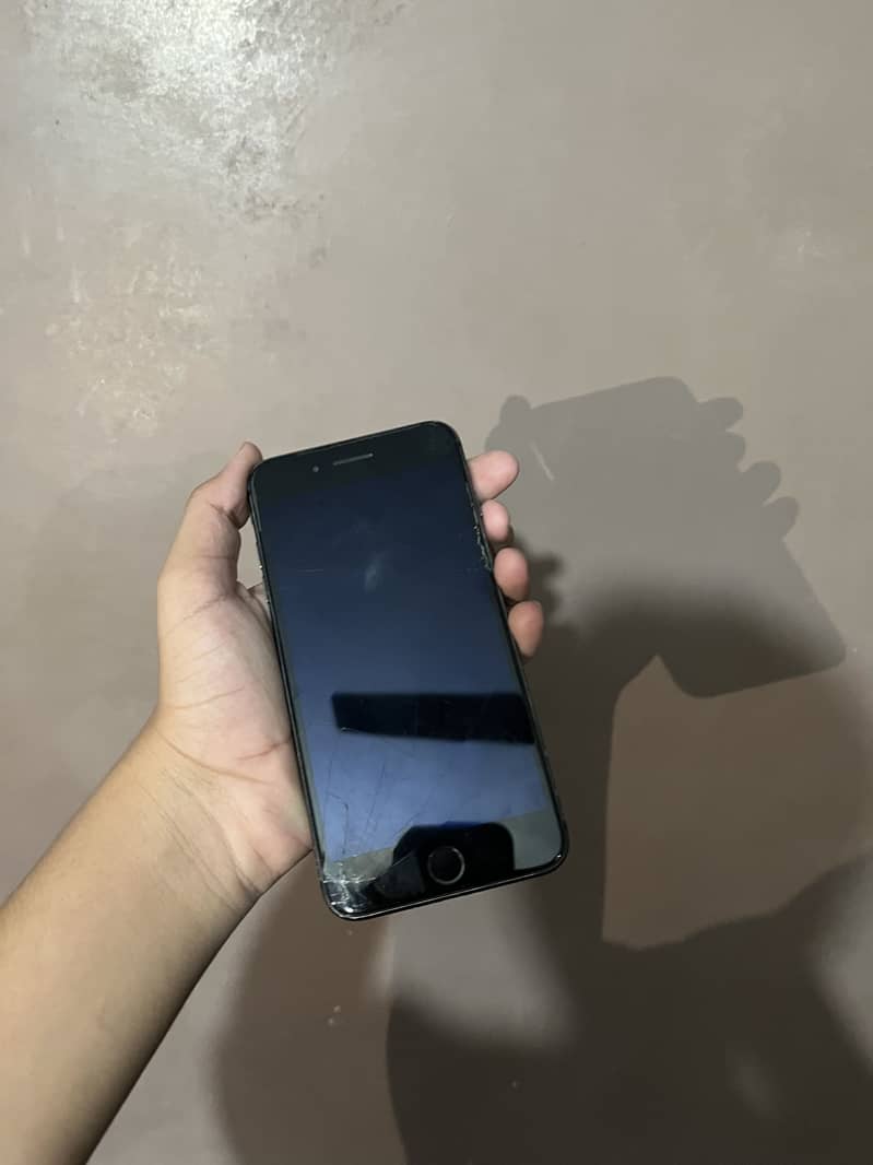 Apple iPhone 8 Plus 0