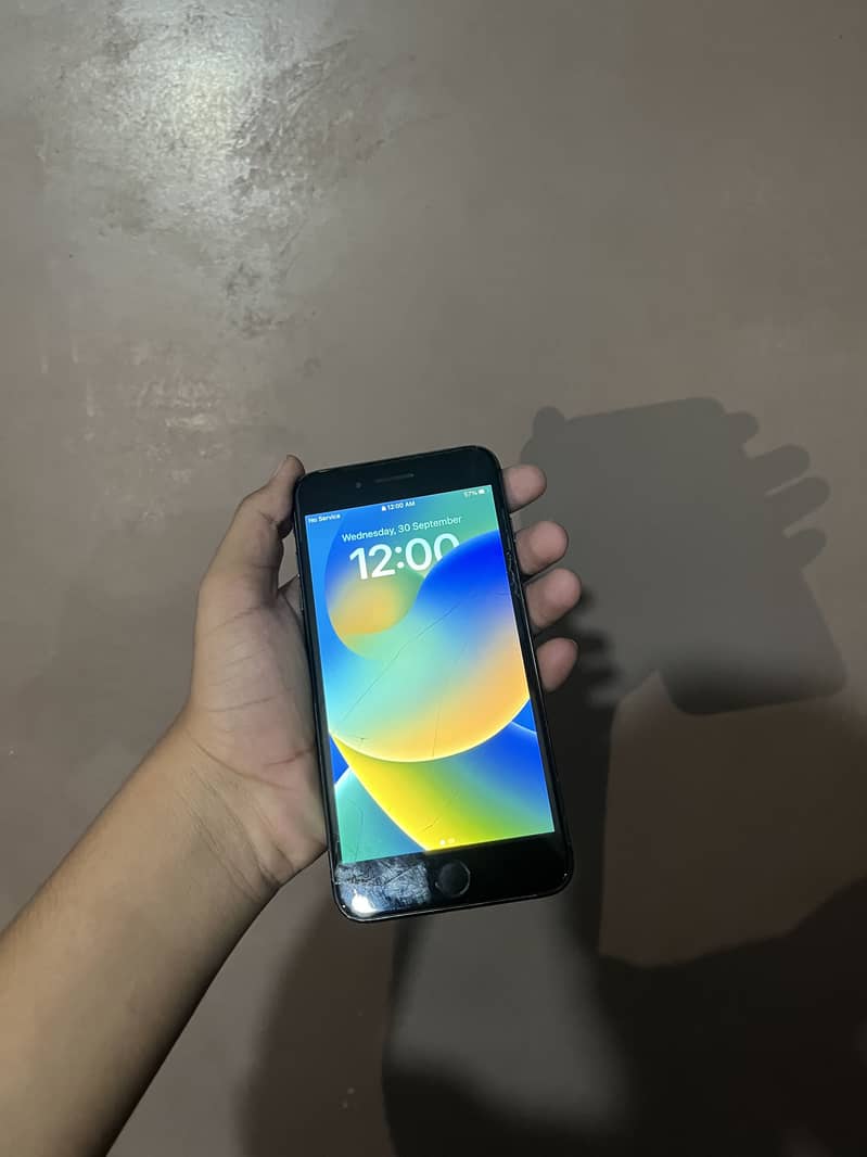 Apple iPhone 8 Plus 3