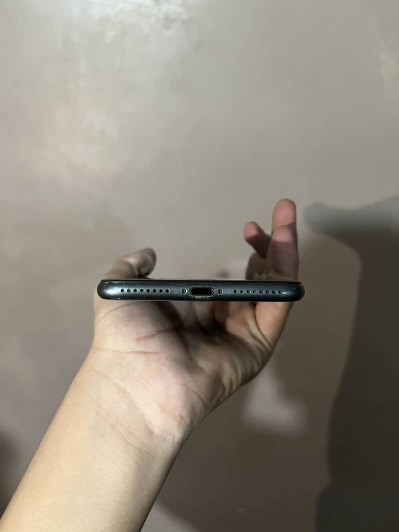 Apple iPhone 8 Plus 4