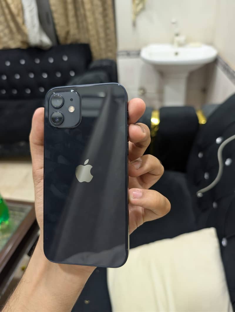 Apple iPhone 12 4