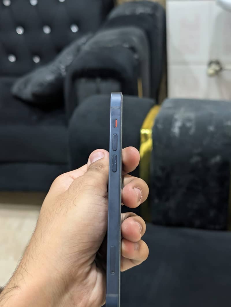 Apple iPhone 12 6