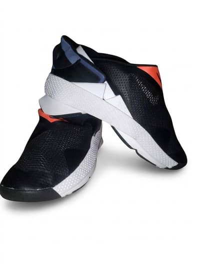 Nike sneakers branded  Go Flyease comes from UK