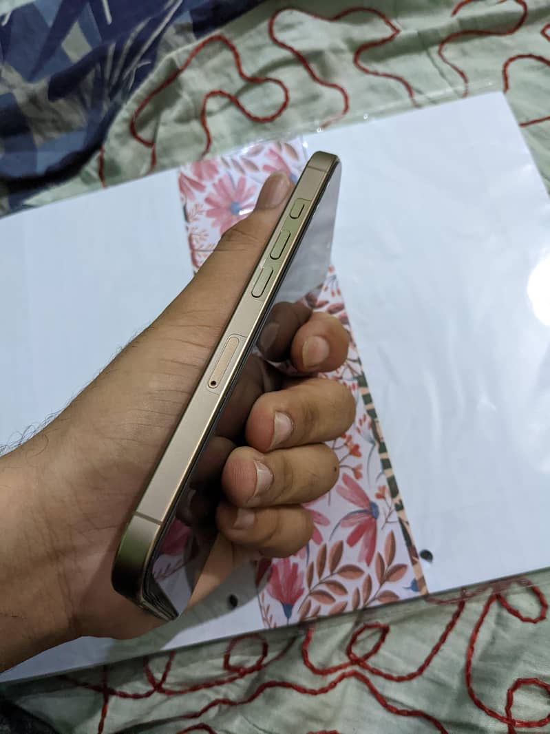 Apple iPhone 16 Pro 5