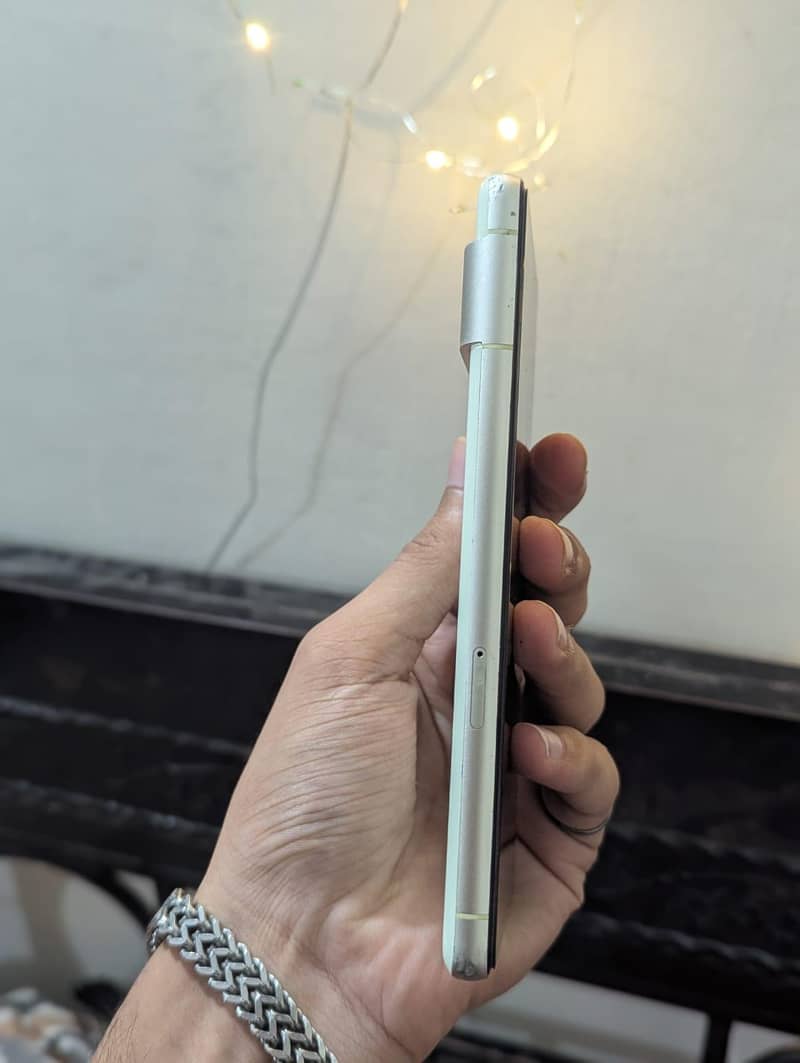 Google Pixel 7 4