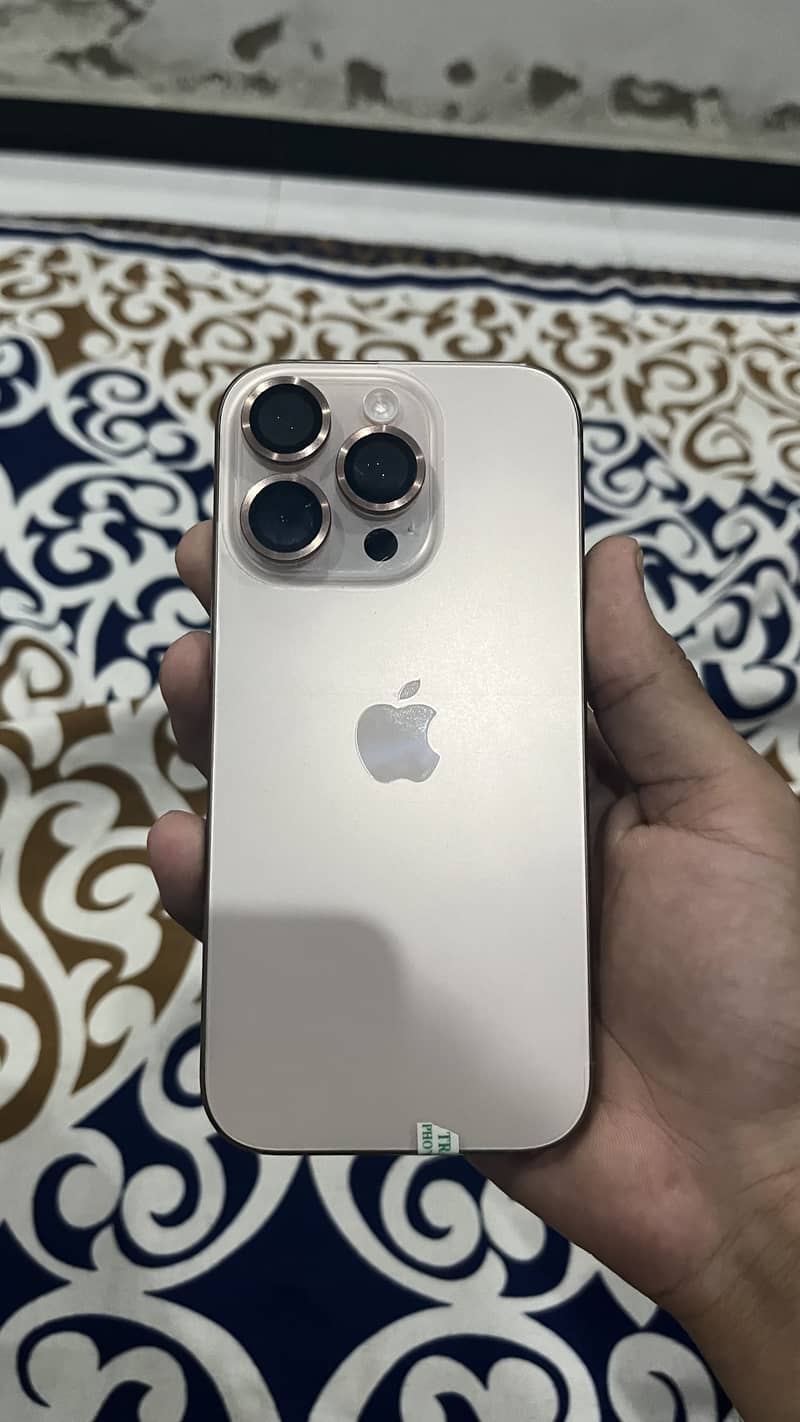 Apple iPhone 16 Pro 4