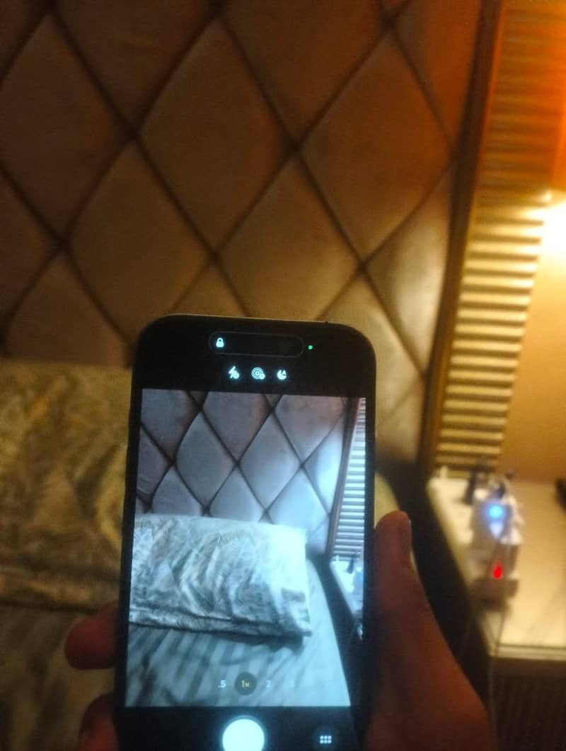Apple iPhone 14 Pro 1