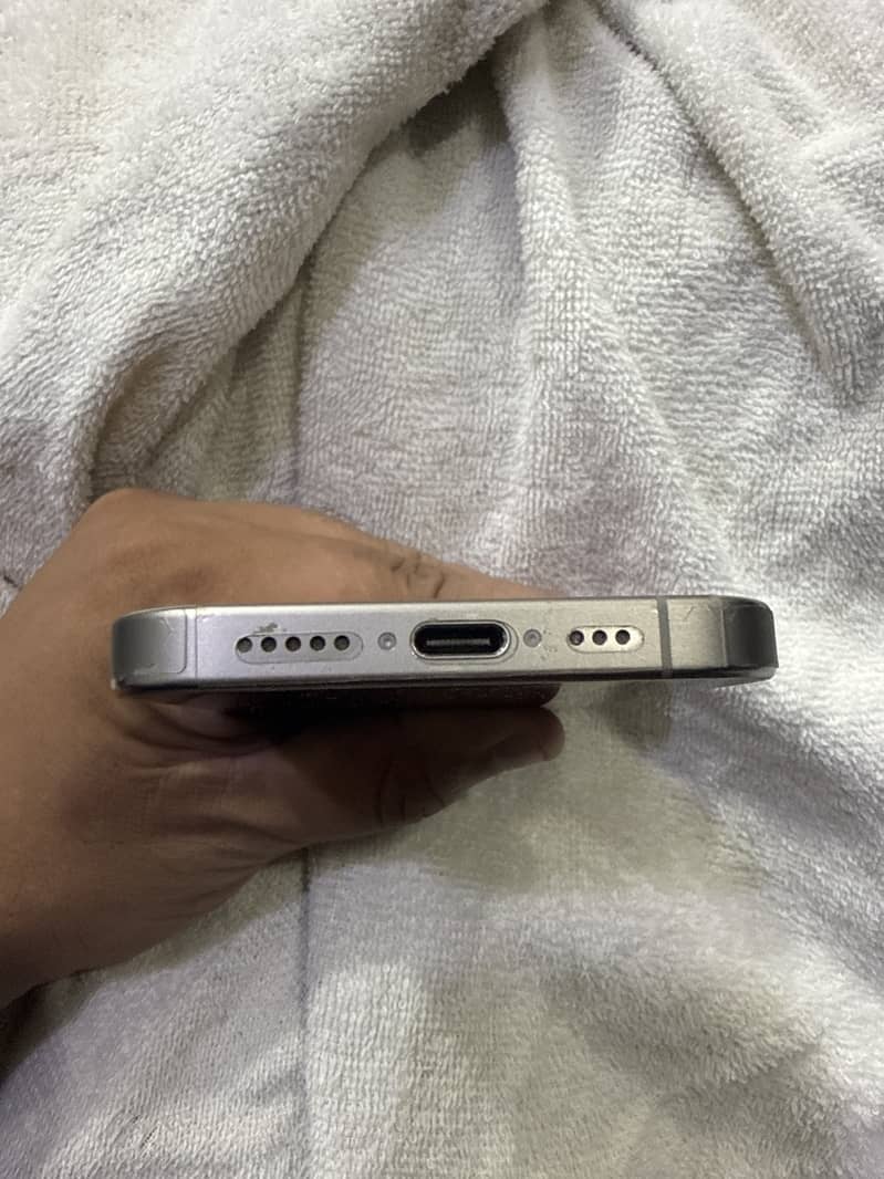 Apple iPhone 15 Pro 1