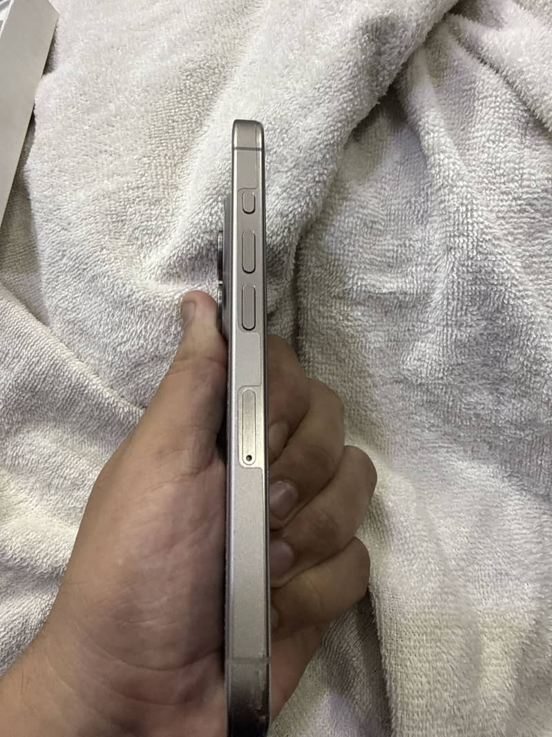 Apple iPhone 15 Pro 2