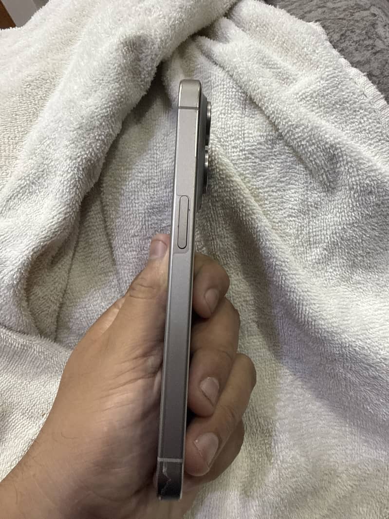 Apple iPhone 15 Pro 3