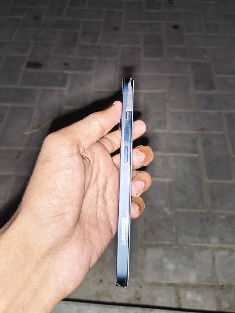 Apple iPhone 13 4