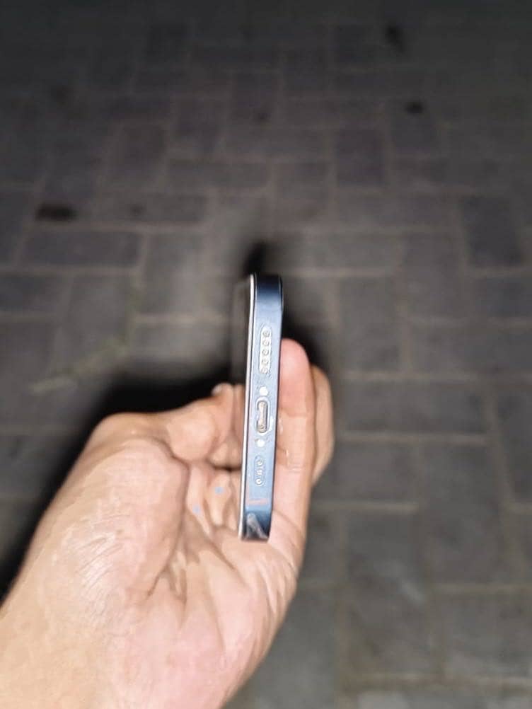 Apple iPhone 13 5