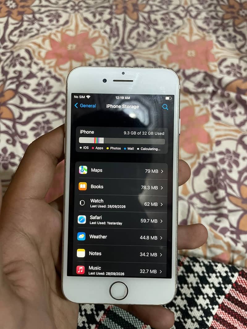 Apple iPhone 7 0