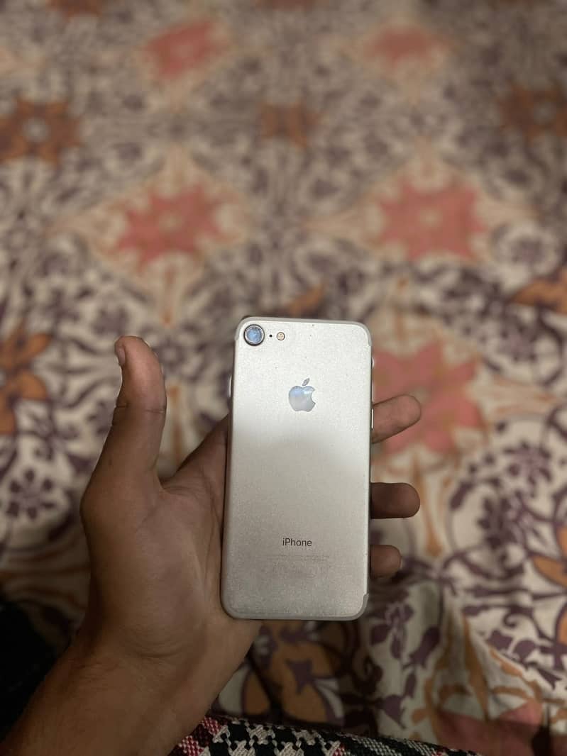 Apple iPhone 7 3