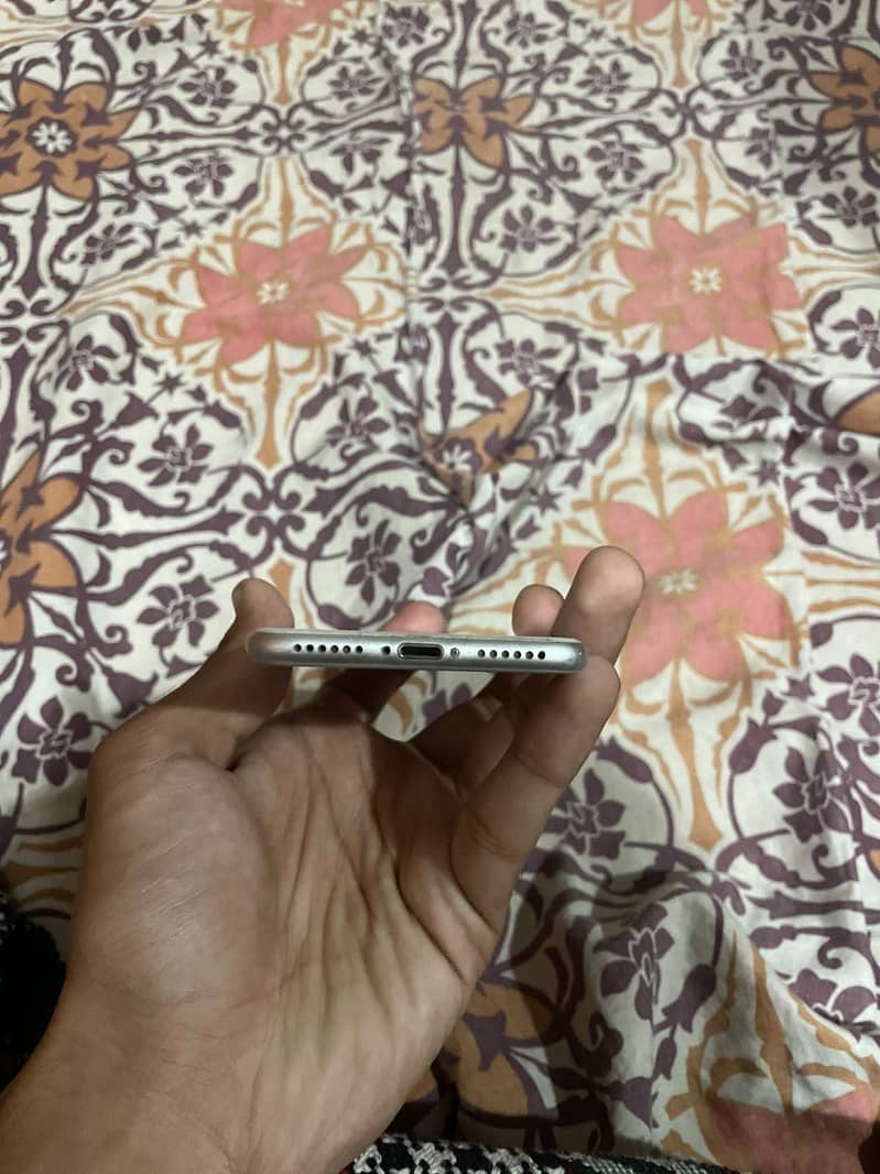 Apple iPhone 7 4