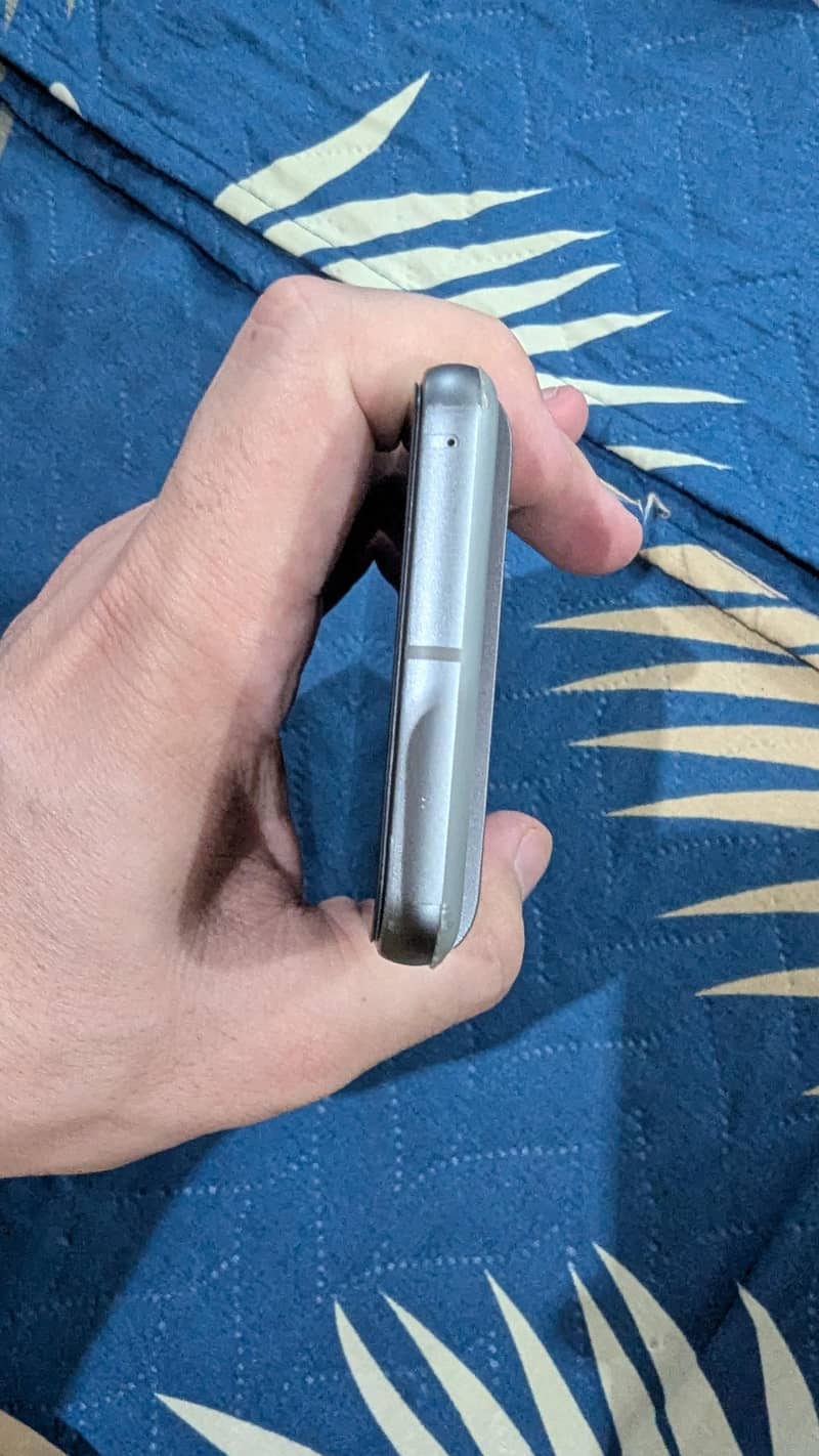 Google Pixel 8 4