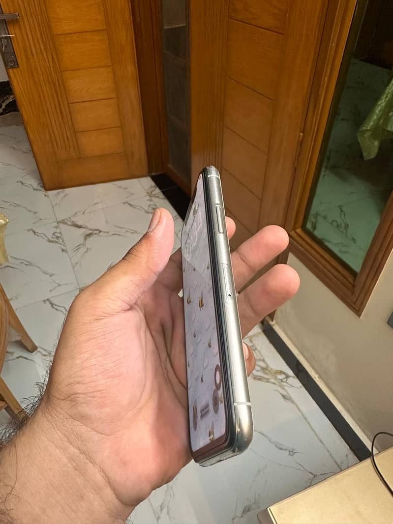 iPhone 11 Pro 1