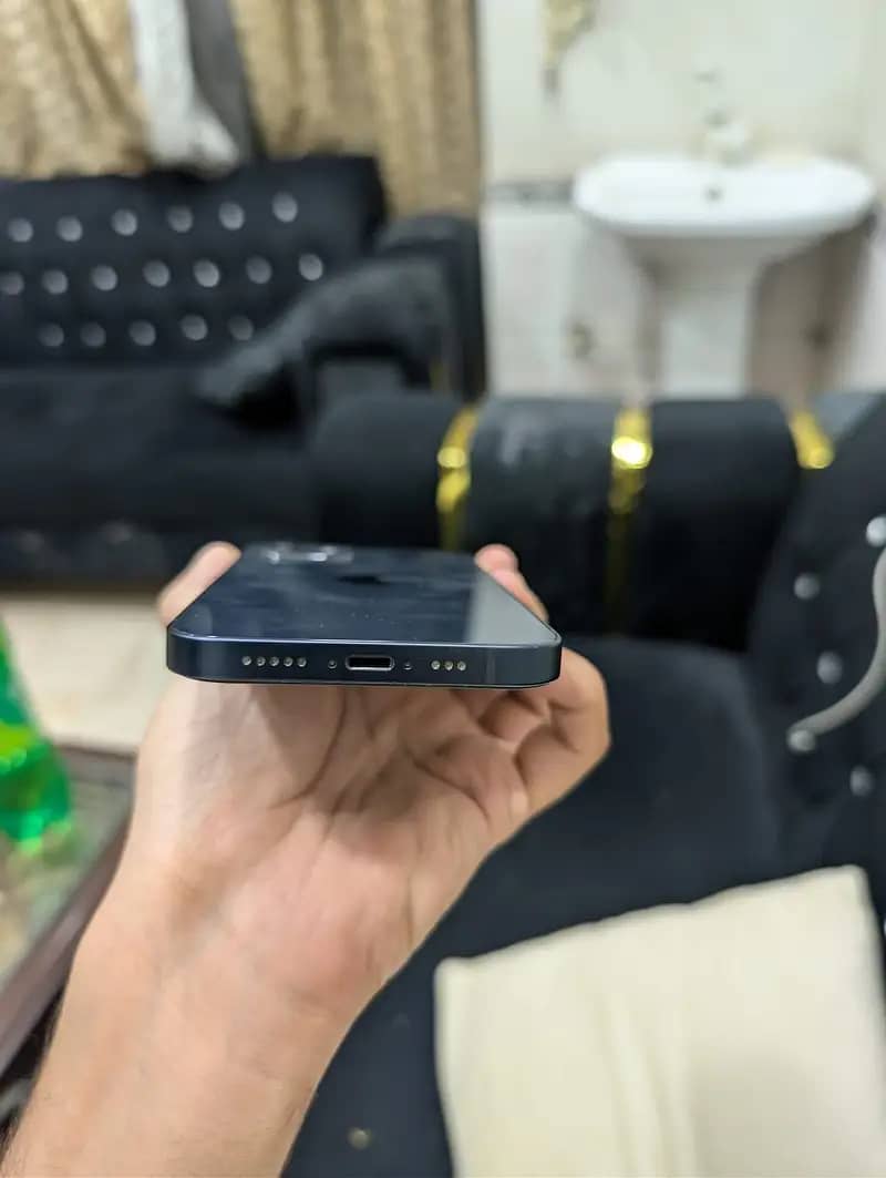 Apple iPhone 12 3