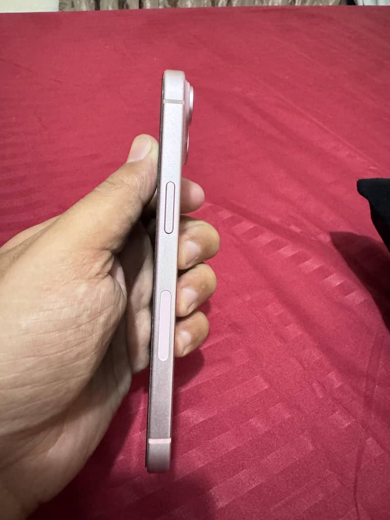 Apple iPhone 15 4
