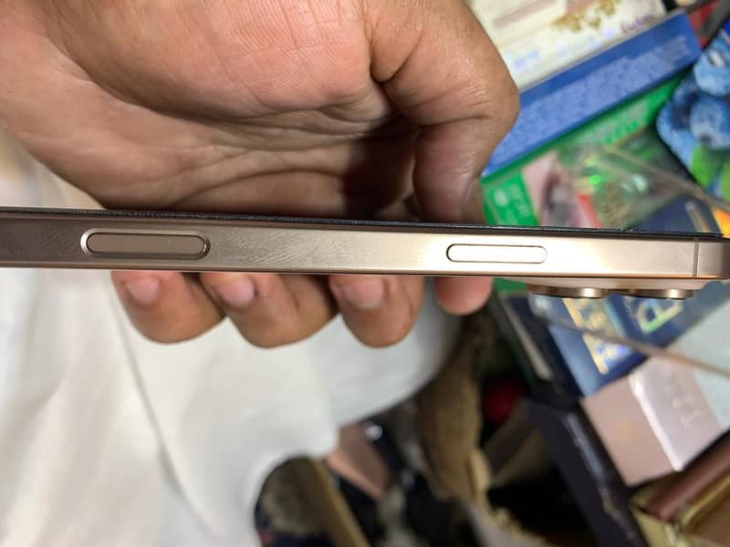 Apple iPhone 16 Pro Max 0