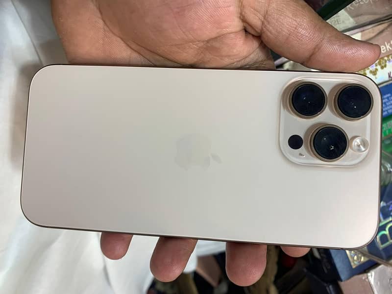 Apple iPhone 16 Pro Max 5