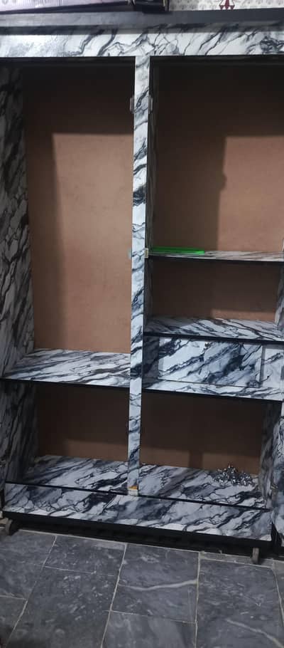 urgent sale 2 door lamination chipboard  5 feet heigh Good condition t