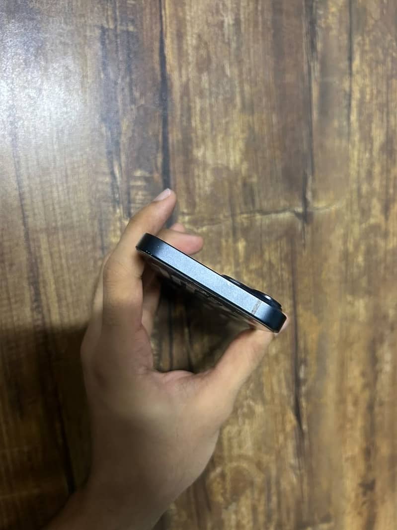 Apple iPhone 14 4