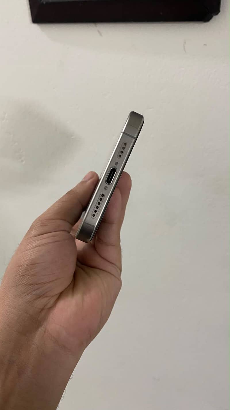 iPhone 15 Pro Max 1