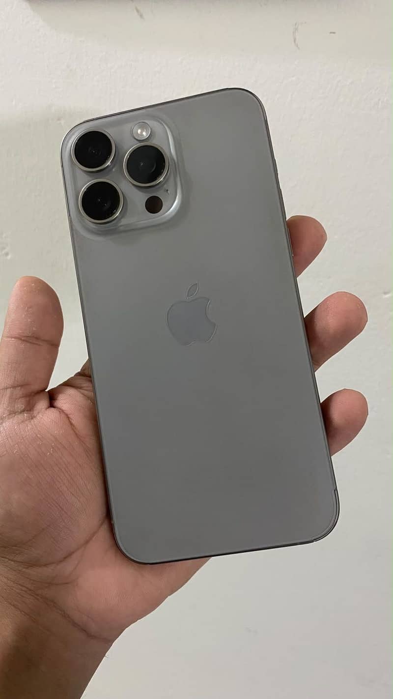 iPhone 15 Pro Max 2