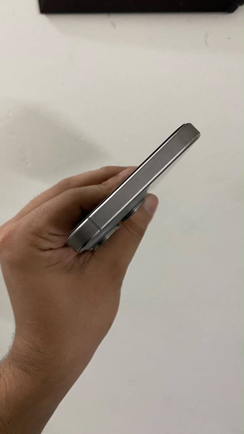 iPhone 15 Pro Max 5