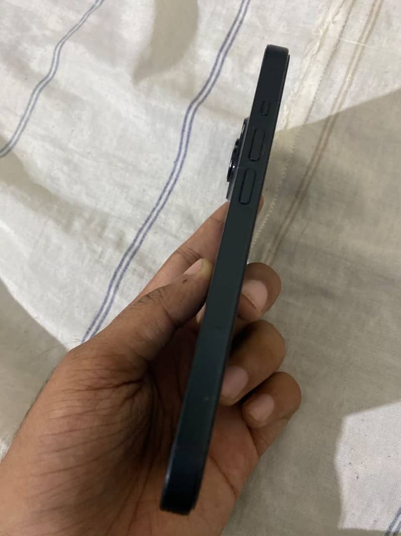 Apple iPhone 14 3