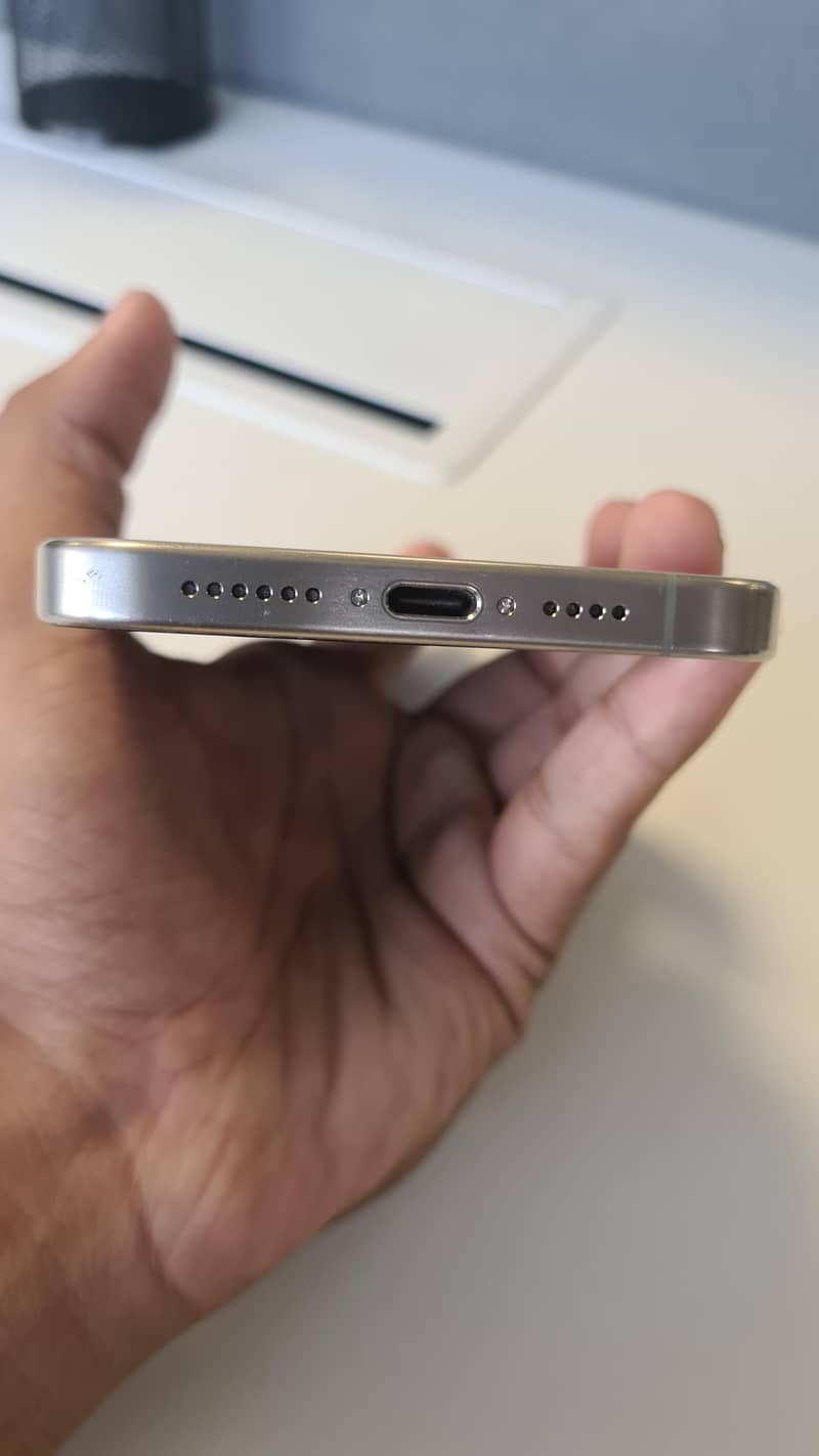 Apple iPhone 15 Pro Max 6