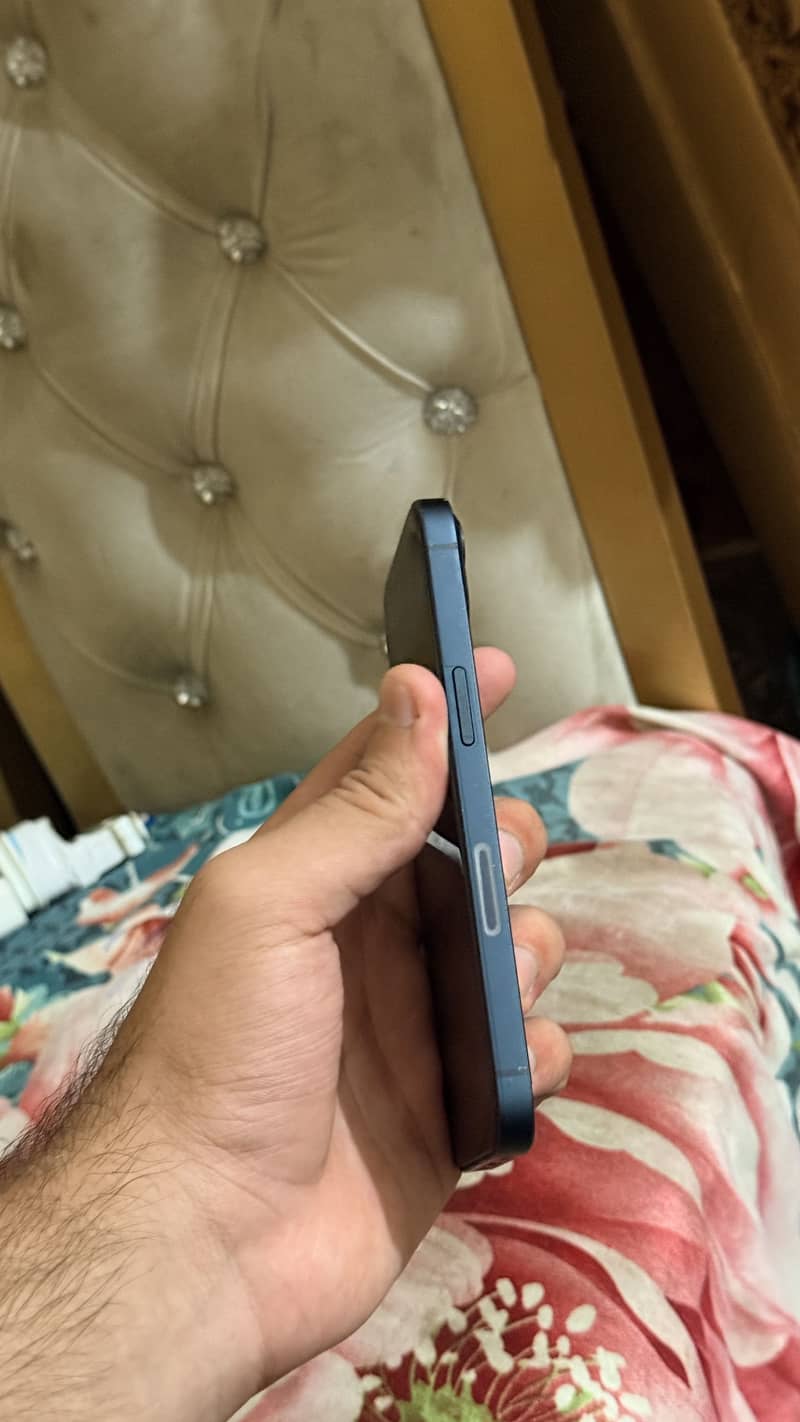 Apple iPhone 13 2