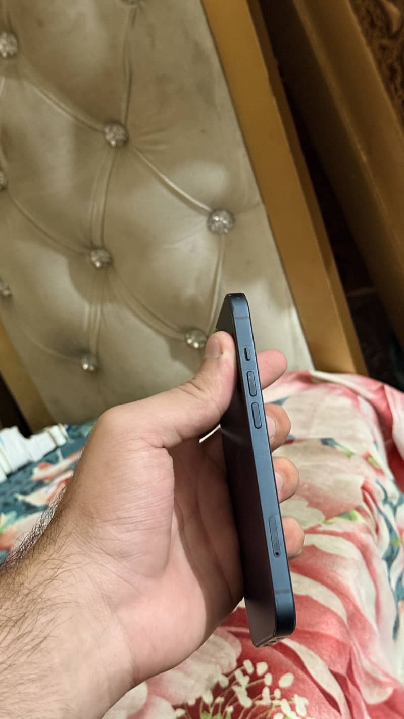 Apple iPhone 13 5