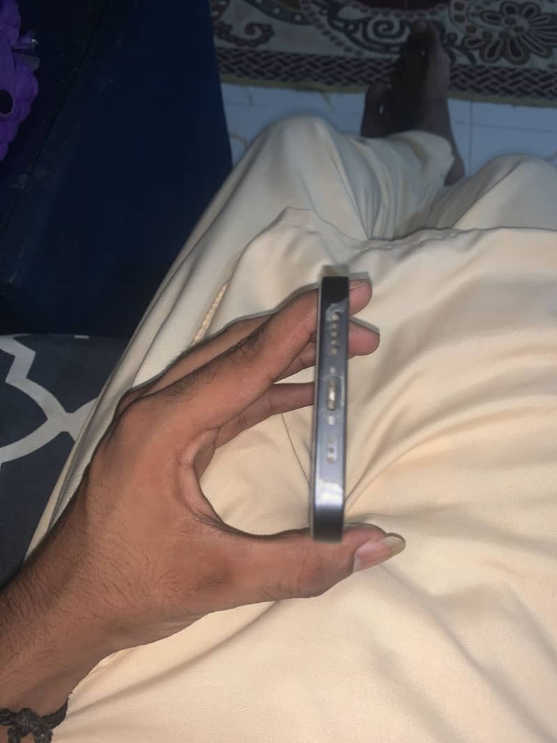 Apple iPhone 12 1