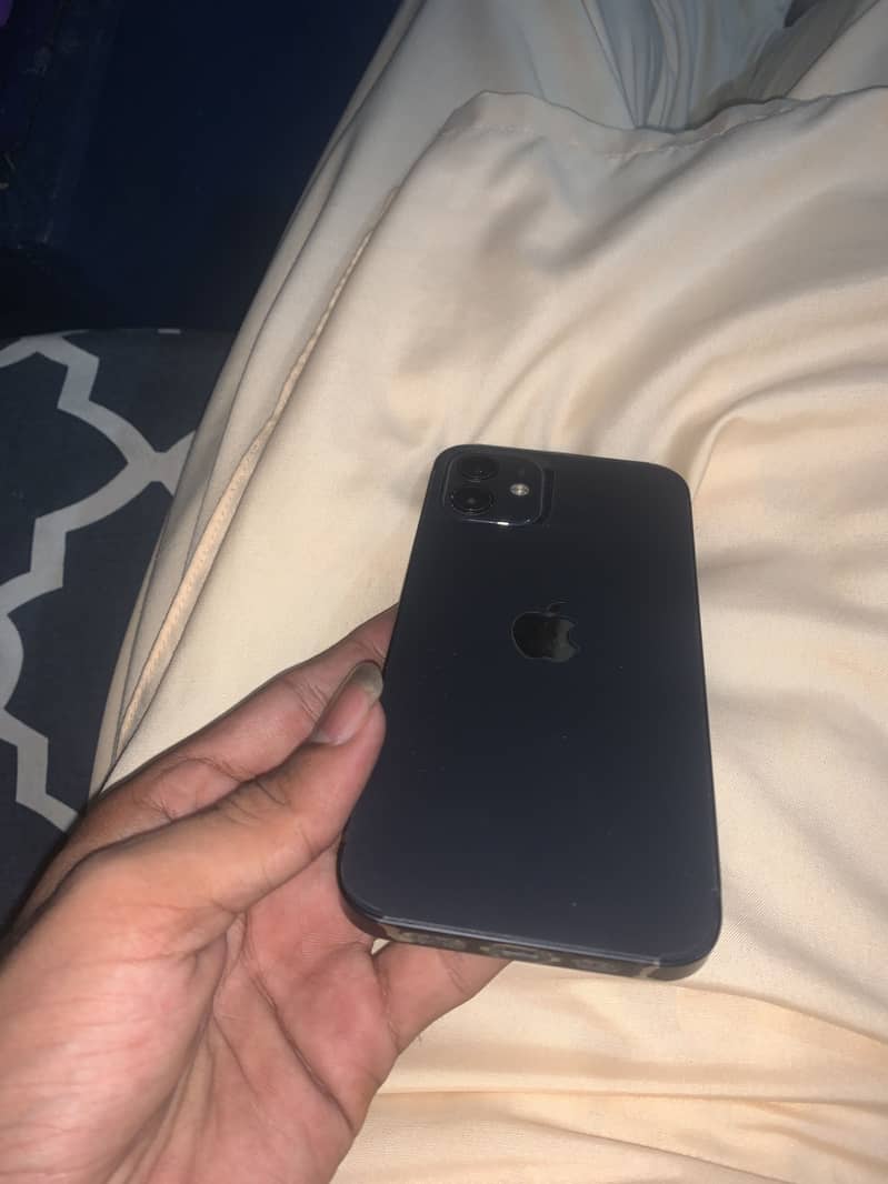 Apple iPhone 12 4