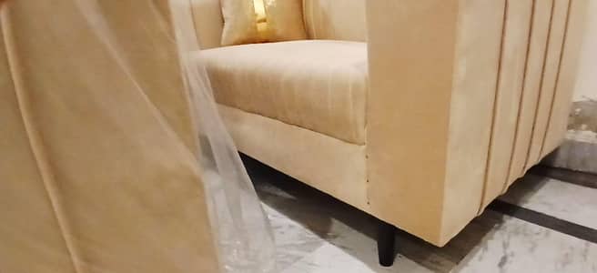 Elegant Brand New Six Seater Sofa Set, URGENT SALE
