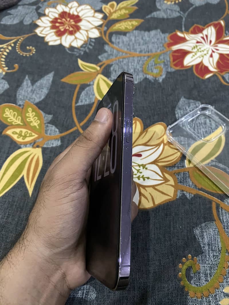 Apple iPhone 14 Pro Max 1