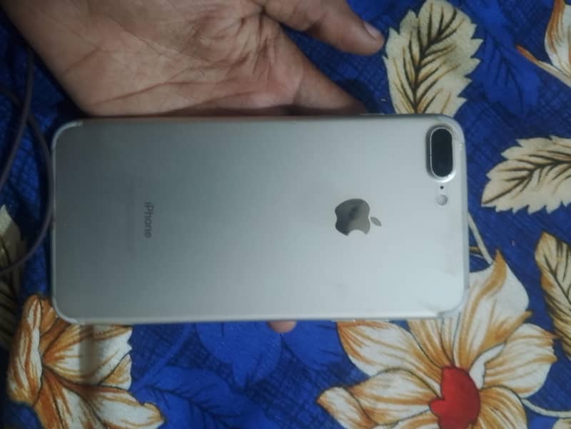 Apple iPhone 7 Plus 2