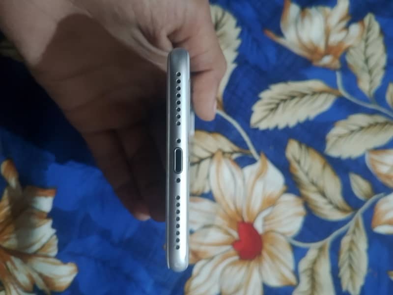 Apple iPhone 7 Plus 3