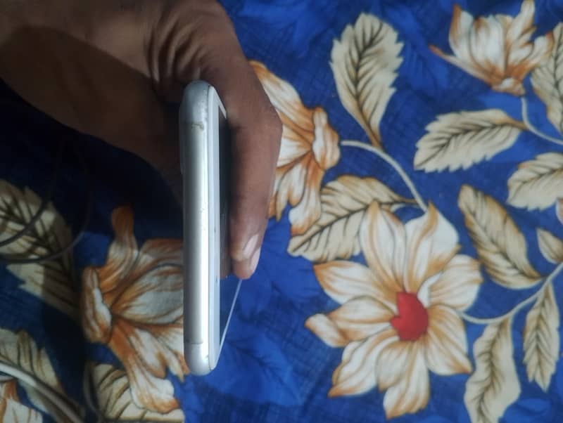 Apple iPhone 7 Plus 4