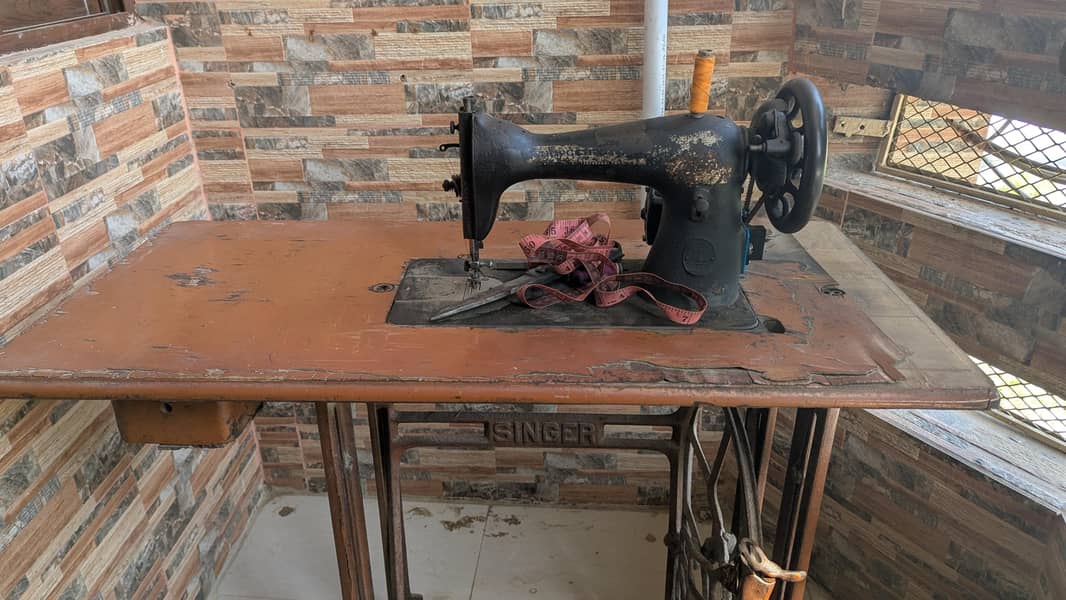 Sewing Machine Table 0