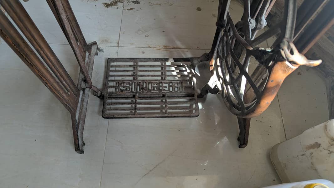 Sewing Machine Table 1