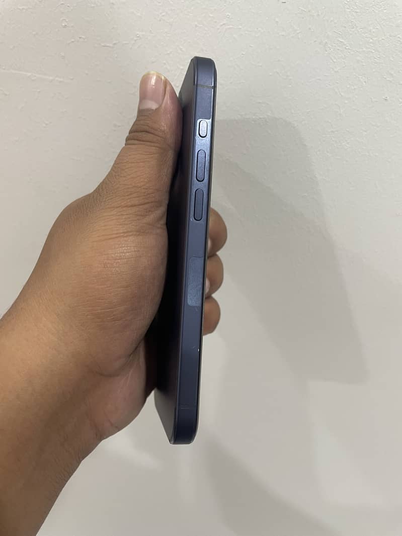 Apple iPhone 15 Pro 3